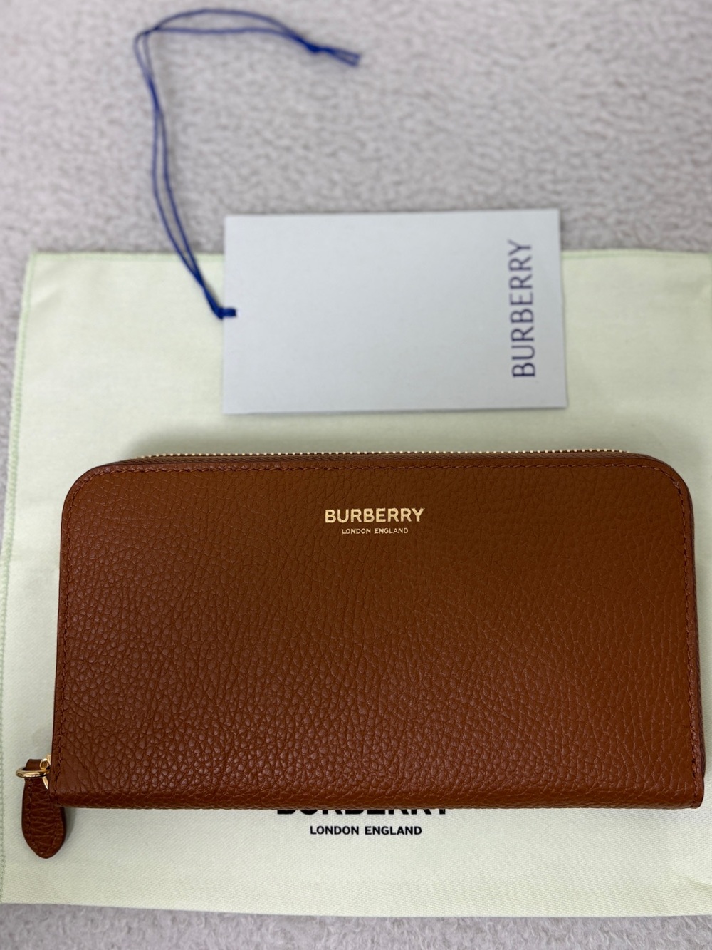 Sale ends 6/10 Burberry Leather logo Zip Wallet in Brown New